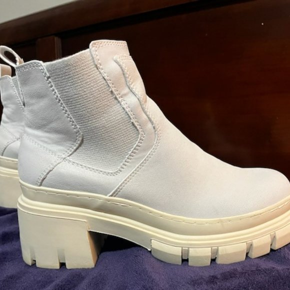 MIA Chunky Chelsea Boots - Picture 1 of 3
